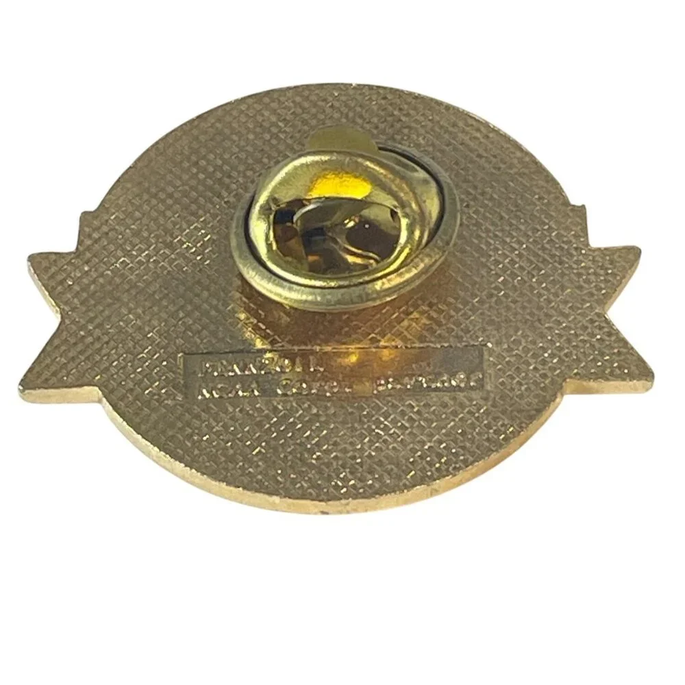 NCAA‎ Final Four 1995 Seattle Basketball Enamel Lapel Hat Tie Pin Gold Vintage